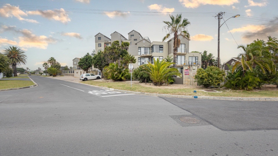 1 Bedroom Property for Sale in Table View Western Cape